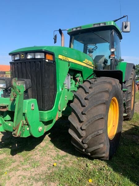 трактор колесный John Deere 8410